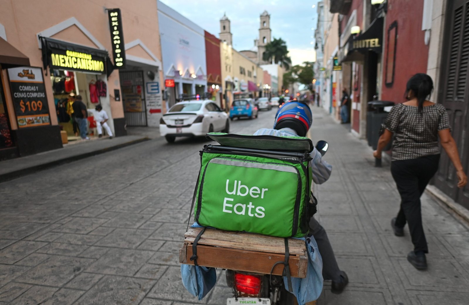 Uber Eats acumula 136 millones en contingencias legales y fiscales por clasificar a sus repartidores como autónomos