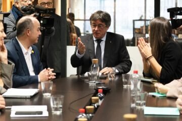 PSOE y Junts preparan una reunión en Suiza para la próxima semana para buscar una salida