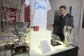 El Sevilla inaugura una exposición temporal sobre Jesús Navas