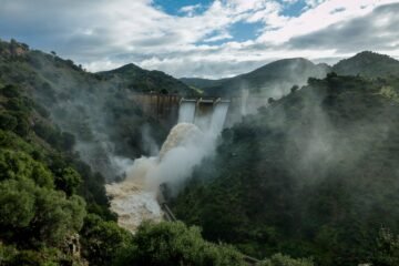 Las lluvias encadenadas disparan las alertas rojas por inundaciones en 25 puntos de 12 ríos de España