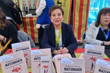 Maria del Carme Banús Villarroya firmó ejemplares de Confesiones de una matchmaker en Sant Jordi 2025 junto a Editorial Letrame
