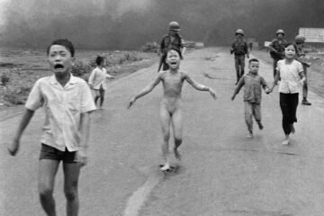 El World Press Photo suspende la atribución de la autoría de la célebre foto de la ‘niña del napalm’