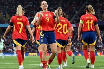 España golea y deja a Portugal sin milagro