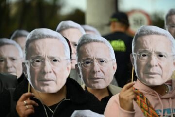 La condena a Álvaro Uribe divide a Colombia: la extrema izquierda celebra la decisión y Centro Democrático asume otro golpe
