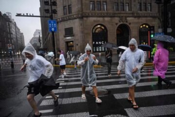 Atrapado entre las alertas de tsunami y el tifón de Shanghai