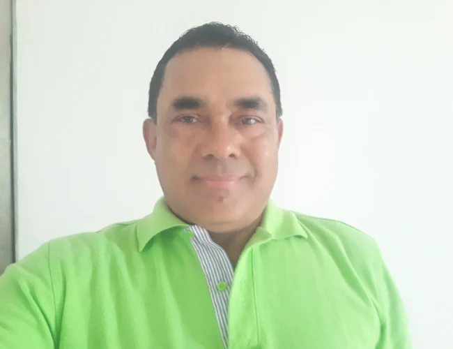 Carlos Arturo López Dimas deslumbra con su ópera prima literaria