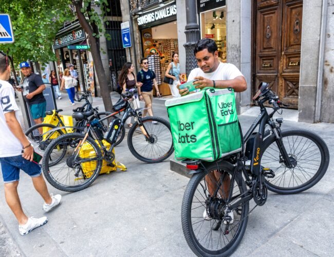 La Inspección inicia una investigación a Uber Eats, la gran plataforma que sigue usando autónomos