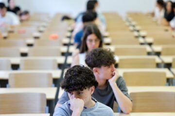 Probar suerte en la PAU de nuevo para entrar en Medicina tras un 12,71: “Es una carta para el futuro, si no haré ‘Fisio”