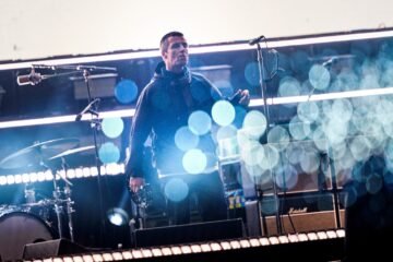 Los Gallagher salen de la mano y ofrecen un sensacional concierto en la primera fecha de Oasis