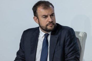 Carlos Ocaña, coautor con Sánchez del libro plagiado sobre su tesis, al frente del baloncesto en el Madrid