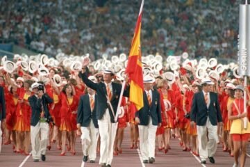 Barcelona ilumina el mundo con una ceremonia brillante