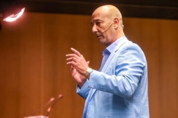 Pedro Fernández confirma que el club abandona la marca Betis y compromete aún más su palabra: «La plaza ACB es de Sevilla y en Sevilla se va a quedar»