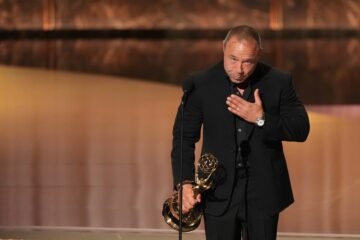 Ganadores y perdedores de los Emmy 2025: vuelta a las series de siempre y nada para ‘The Bear’ 