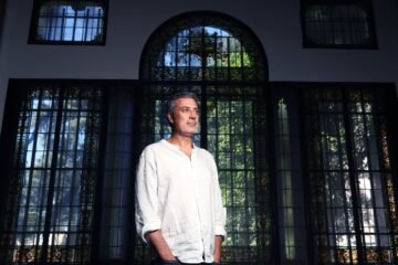 Andrea Bajani, el escritor que ha roto los esquemas sobre la familia en Italia con una novela superventas