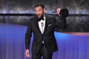 Premios Emmy 2025: ‘The Pitt’, ‘Adolescencia’ y ‘The Studio’ triunfan en una gala sosa y con Bardem como casi único toque político 