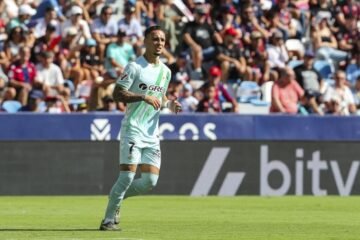 El mercado de fichajes tiene eco en el once del Betis