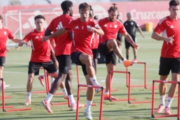 El número de partidos que tiene que jugar Azpilicueta para renovar con el Sevilla FC