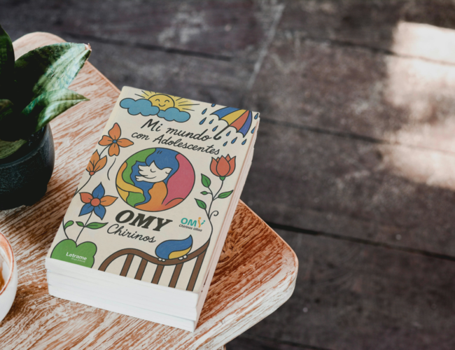 Osmary del Carmen Chirinos Ulloa convierte la maternidad en un viaje de autodescubrimiento con ‘Mi mundo con adolescentes’.