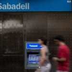 La resistencia de los clientes accionistas del Sabadell acercan al BBVA a una segunda opa