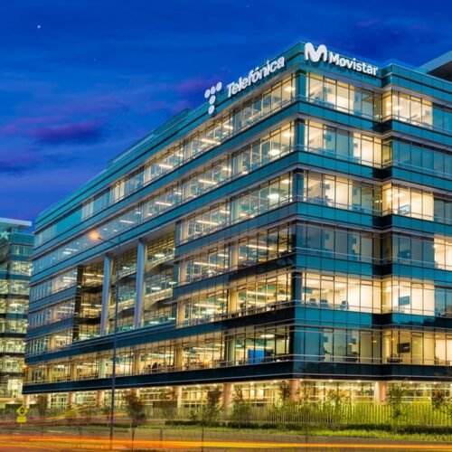 Telefónica cierra la venta de su filial de Ecuador a Millicom por 329 millones