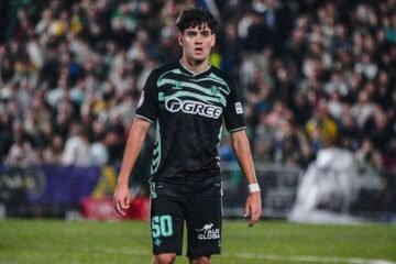 El Betis negocia la renovación de Corralejo