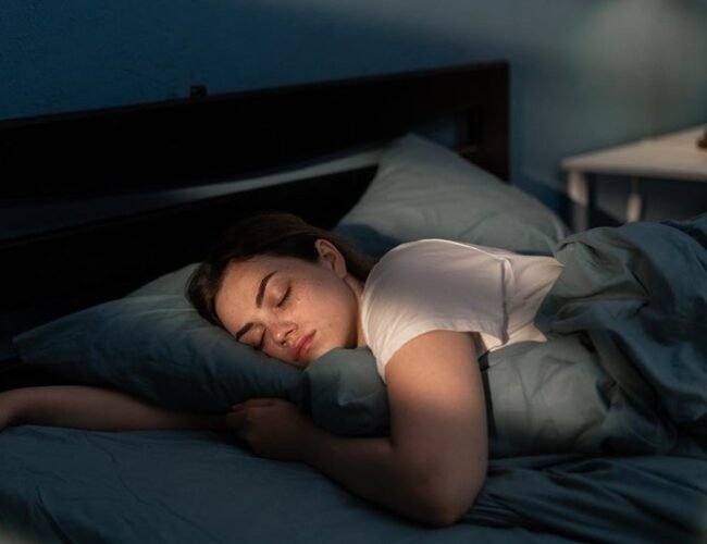 ¿Y si dejas de empeñarte en dormir de un tirón y lo haces en dos tandas?