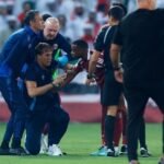 Julen Lopetegui, K.O. tras recibir un balonazo en el Qatar-Emiratos Árabes