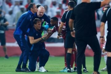 Julen Lopetegui, K.O. tras recibir un balonazo en el Qatar-Emiratos Árabes