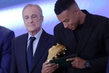 Mbappé recibe la Bota de Oro: «Este premio significa mucho para un delantero»