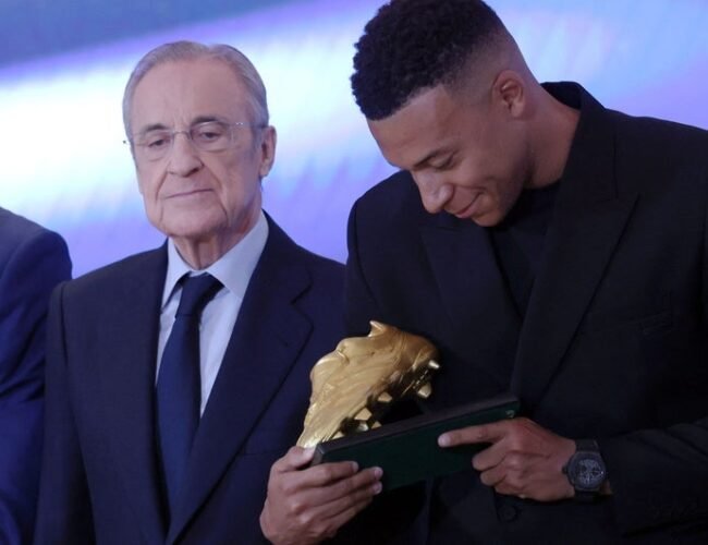 Mbappé recibe la Bota de Oro: «Este premio significa mucho para un delantero»
