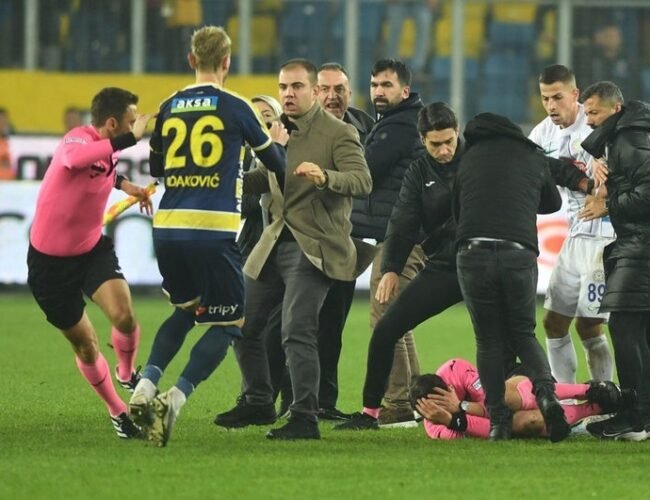 Escándalo en Turquía: suspenden a 149 árbitros por apuestas en partidos