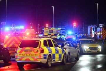 Horror en el tren tras Halloween: la Policía no ve indicios de que el apuñalamiento en masa en Reino Unido sea un atentado