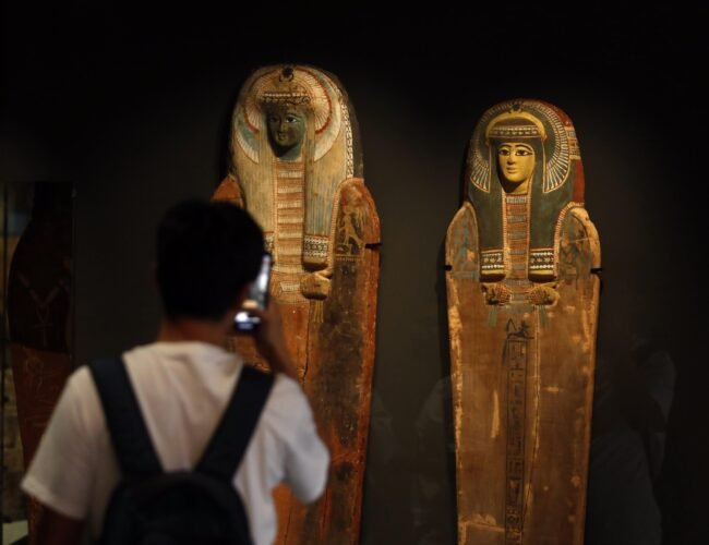 Drones, música y desfiles de figurantes para celebrar la inauguración del Gran Museo de Egipto