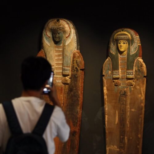 Drones, música y desfiles de figurantes para celebrar la inauguración del Gran Museo de Egipto