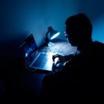 Así afecta la pornografía a los adolescentes: “Pueden llegar a cometer delitos por reproducir lo que ven”