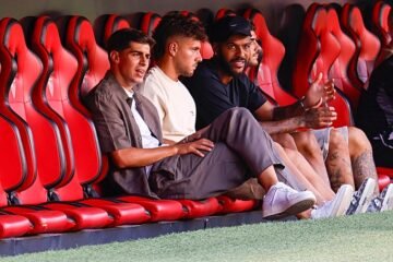 El Sevilla FC da permiso al portero Álvaro Fernández para que resuelva su futuro