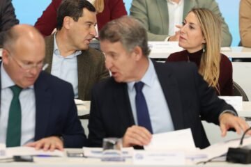 Extremadura acelera el giro del PP hacia la normalización de los pactos con Vox