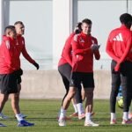 El Sevilla FC trabaja sin Peque, Suazo ni Vargas