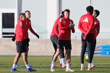 El Sevilla FC trabaja sin Peque, Suazo ni Vargas