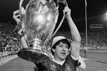 Muere John Robertson, el ‘Picasso del fútbol’ que aupó al Nottingham Forest de la segunda inglesa a ganar dos Copas de Europa