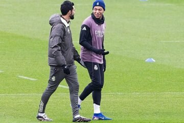 Arbeloa recupera a Mbappé, arropa a su plantilla y pide apoyo al público del Bernabéu