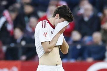 Las disculpas de Juanlu tras su expulsión: «El exceso de ganas juega malas pasadas»