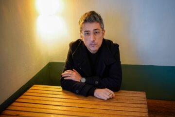 Patricio Pron, escritor: “Las crisis que atravesamos propician la radicalización de la crueldad”