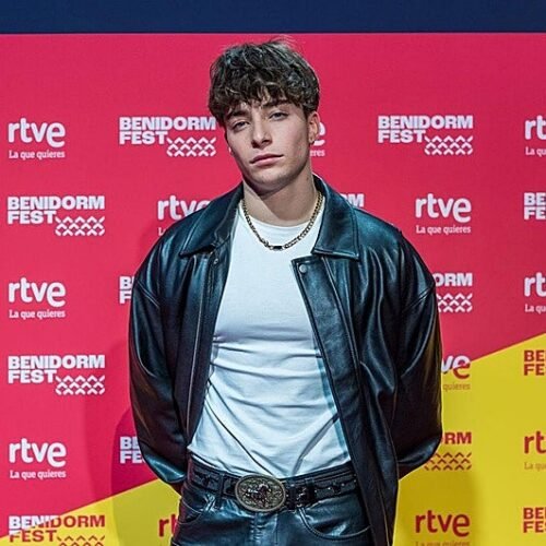 Así es Izan Llunas, el heredero del clan Dyango que dio vida a Luis Miguel y busca hacer historia en el Benidorm Fest 