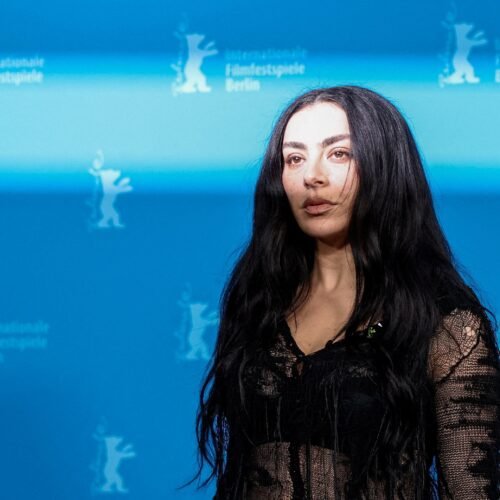 Charli XCX revoluciona la Berlinale: “Siento que estoy empezando en el cine”