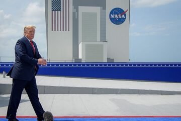 Trump quiere volver a pisar la Luna antes de irse de la Casa Blanca y crear la primera colonia lunar