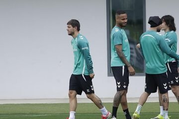 Pellegrini: «Isco y Lo Celso no van a estar para jugar jueves y domingo cuando se recuperen»