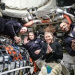 Hablan los astronautas de Artemis II desde el espacio: «Desde aquí se os ve como uno. Homo sapiens somos todos»