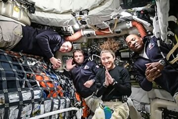 Hablan los astronautas de Artemis II desde el espacio: «Desde aquí se os ve como uno. Homo sapiens somos todos»