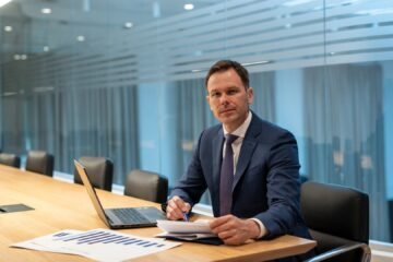 Sinisa Mali, viceprimer ministro de Serbia: «Los estudiantes intentaron tomar el poder sin elecciones, nosotros hablamos de lo que le importa a la gente»